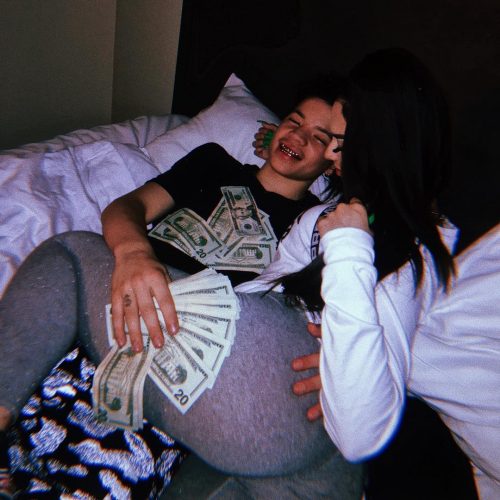 Lil Mosey flexing his money with a girl