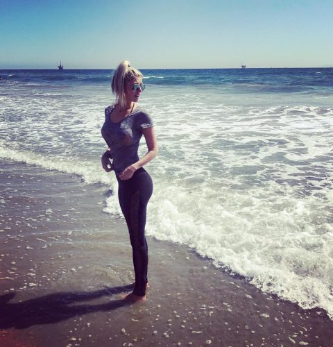 Kayce Smith enjoying in beach