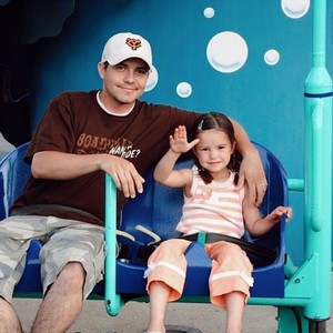Alyssa's childhood photo with her dad