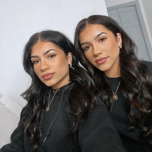 Aisha Mian with her twin sister