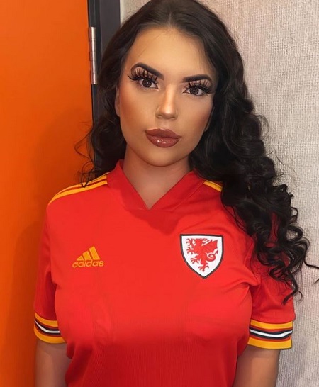 Alaw Haf wearing her favorite football team t-short