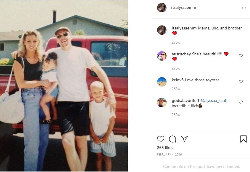 Alyssa Scott's childhood photo with her mom, uncle, and brother