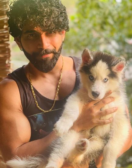 Balaji Murugadoss and his pet dog