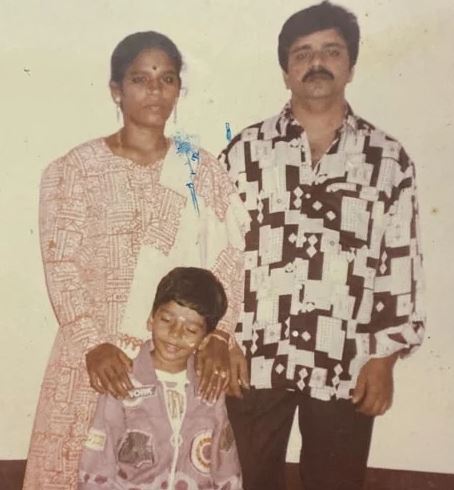 Balaji Murugadoss old image with his father and mother
