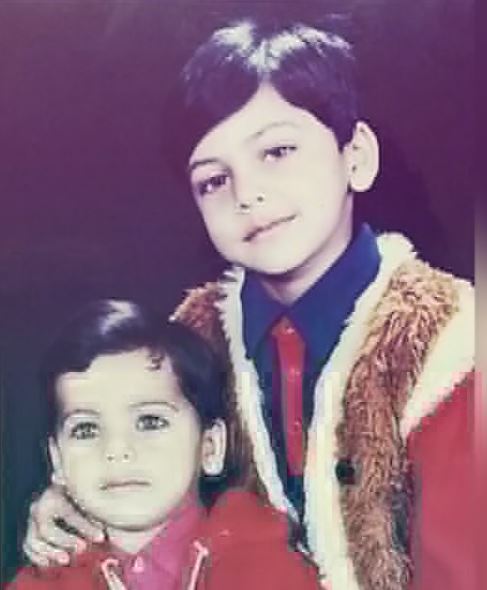Childhood photo of Abhishek Nigam with his brother Siddharth Nigam