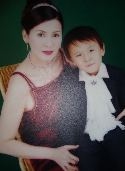 Childhood photo of Brandon with his mom Yvonne Lin
