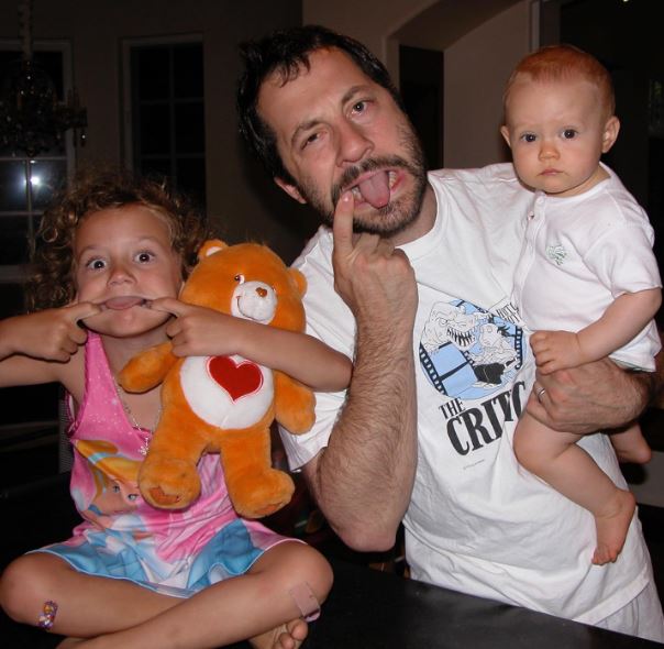 Childhood photo of Iris with her father Judd Apatow