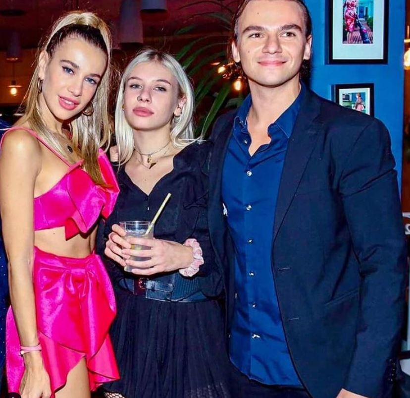 Clizia Incorvaia with her sister and brother