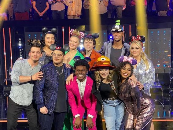 Fritz Hager with Top 10 contestants of American Idol 2022