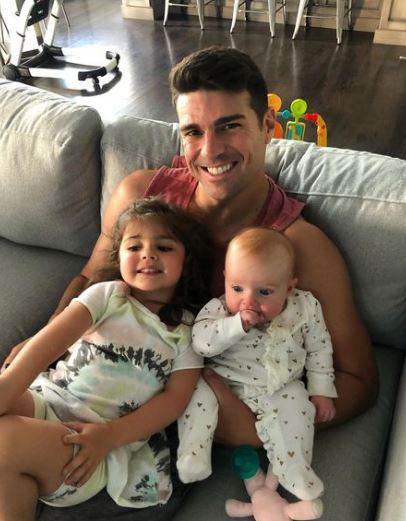 Greg Dutra with his daughters