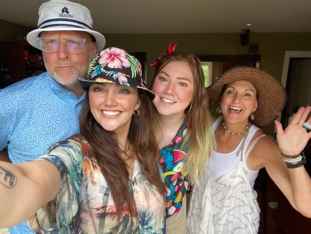 Hailee Lautenbach with her father mother and sister