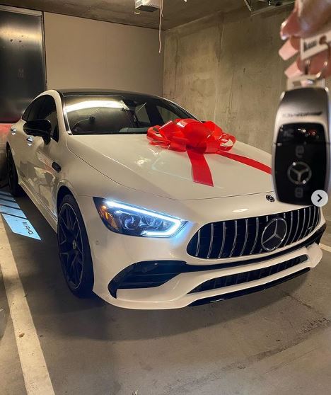 Jayda Wayda bought mercedes on the occasion of Christmas