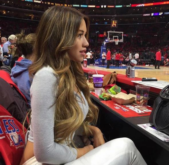 Julia Kelly goes to watch the match of basketball