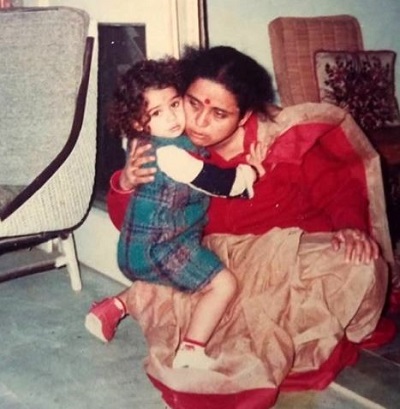 Kenisha Awasthi childhood picture with her mom Sapna Awasthi