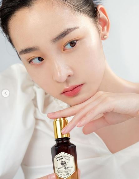 Minha Kim promotes various products