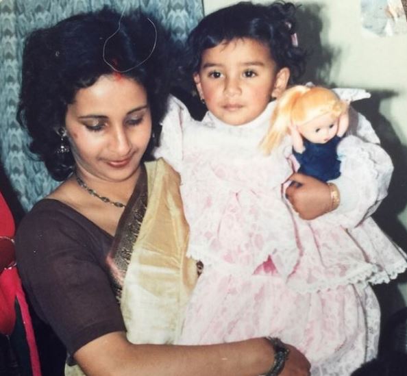 Patralekha Paul old image with her mother