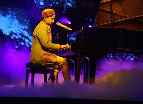 Pawandeep Rajan plays Piano