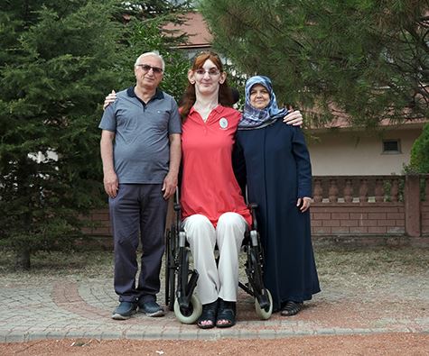 Rumeysa Gelgi with her parents