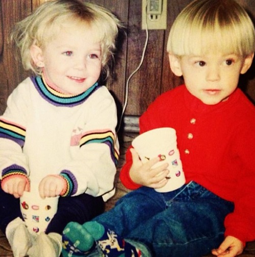 STPeach childhood picture with her cousin