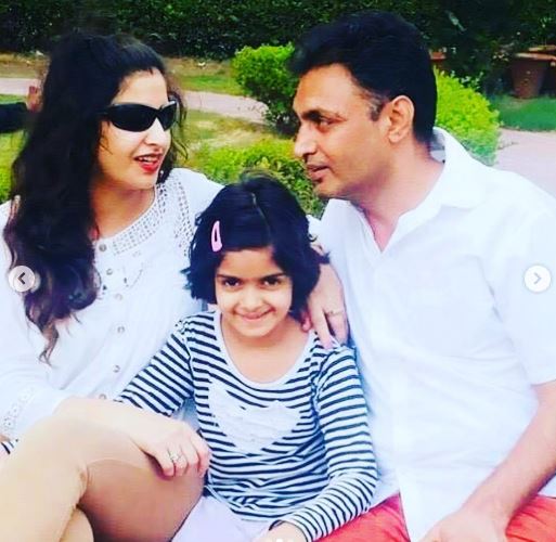 Sanjay with his wife Sonali Phogat and daughter Yashodhara Phogat