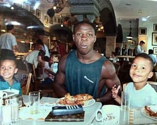 Sebastian Eubank childhood picture with his father and brother Chris Eubank Jr.