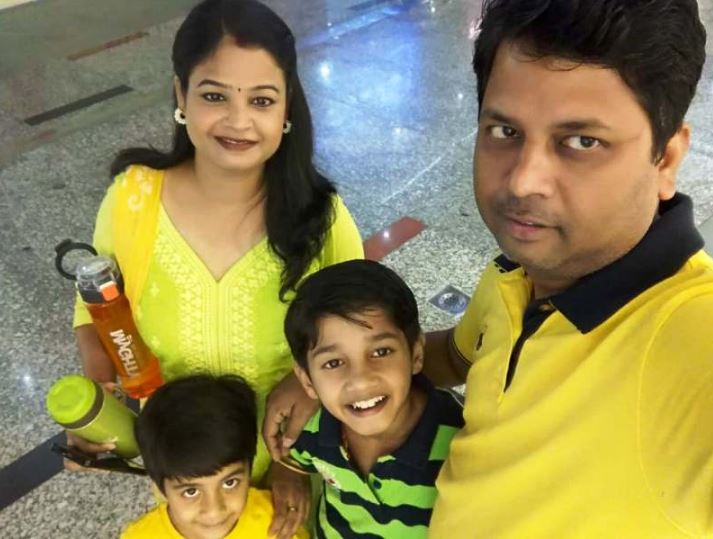 Vedant Sinha with his family